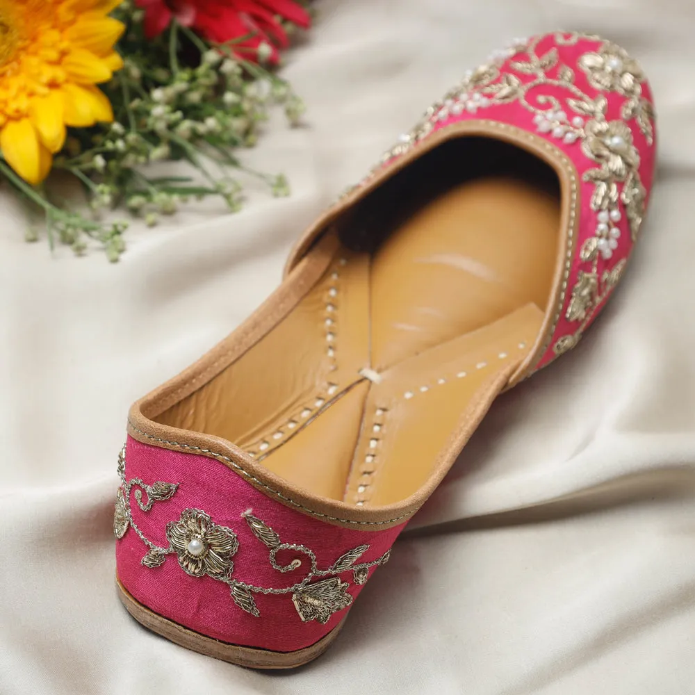 Gulabo Handstitched Embroidered Jutti